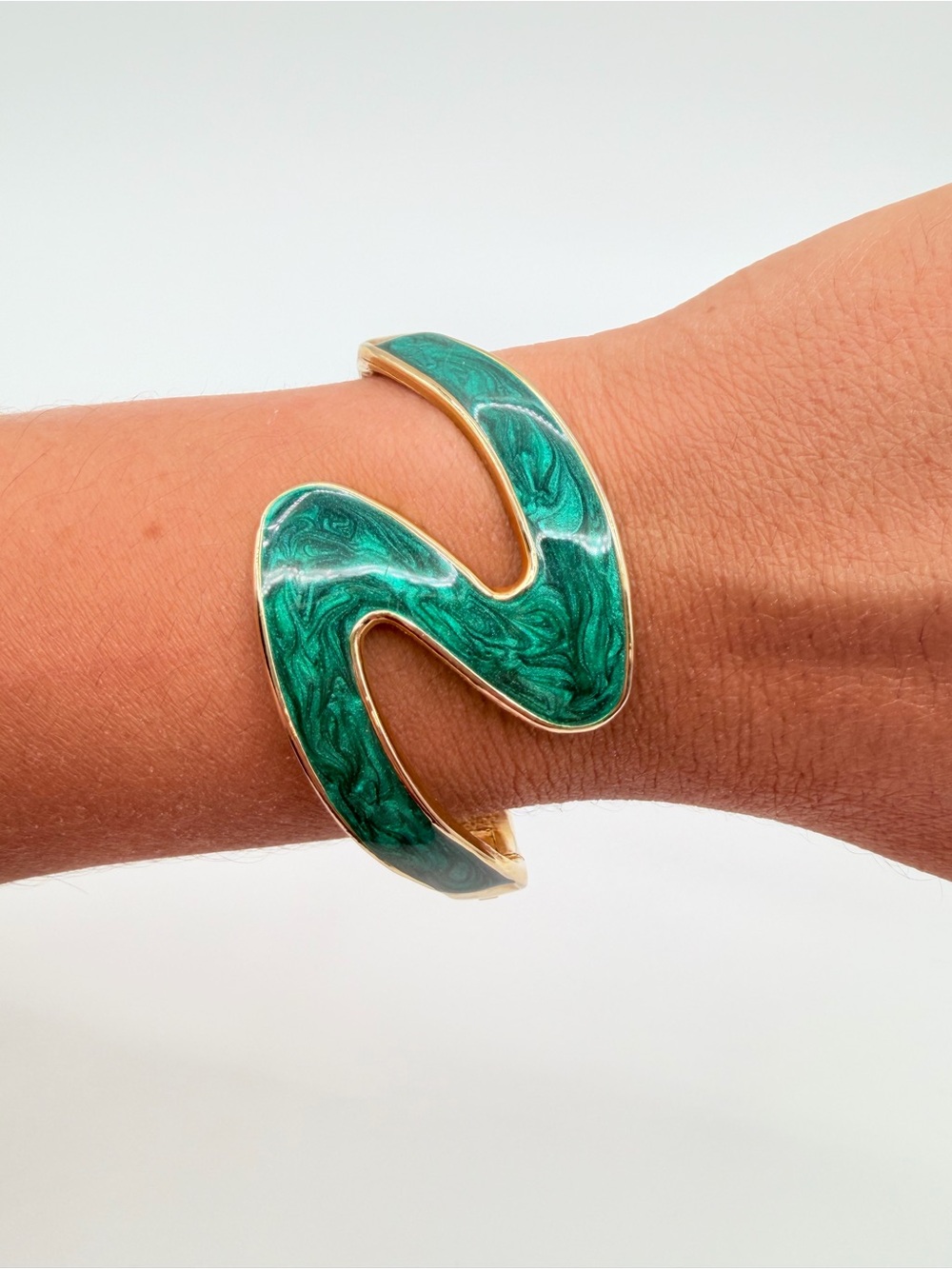 Vintage Green Enamel Gold Tone Hinged Cuff Bracelet Abstract Statement Bangle